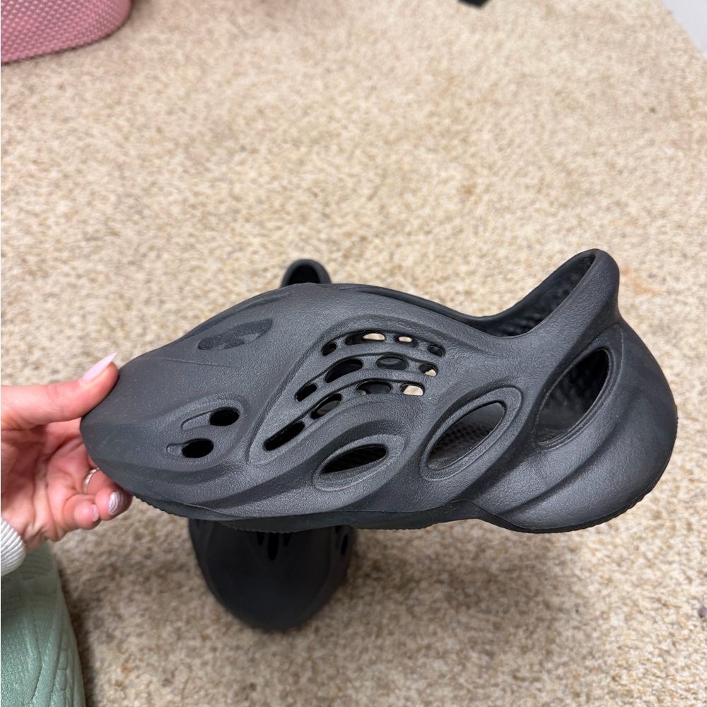 ADIDAS FOAM RUNNERS ONYX - Picture 3 of 4